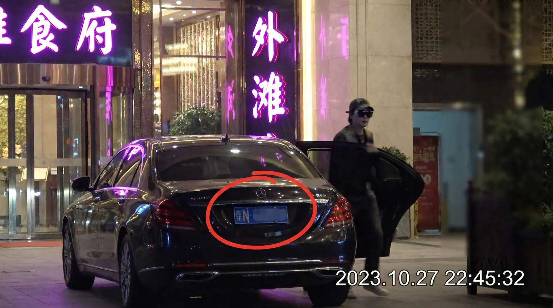 黑料不打导航 | 黑料不打官方入口~热点黑料不打分享平台 - 豪车餐厅外偷拍